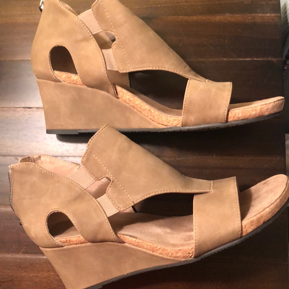 Adrienne Vittadini sandals, size 9.5